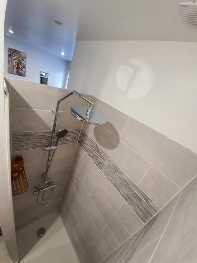 Suite Jacuzzi Privatif Plage Des Catalans Marseille Exterior photo