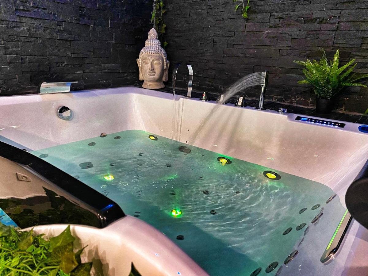 Suite Jacuzzi Privatif Plage Des Catalans Marseille Exterior photo