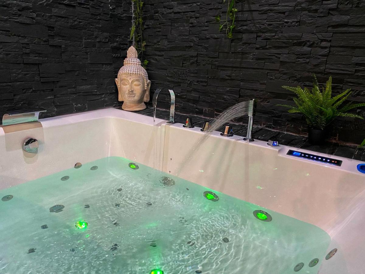Suite Jacuzzi Privatif Plage Des Catalans Marseille Exterior photo